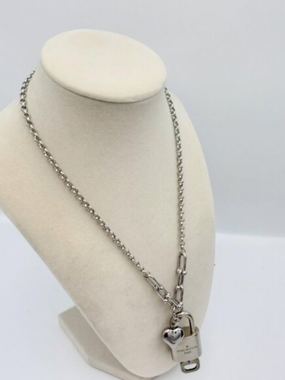 Authentic Louis Vuitton Silver LockUnbranded Stainless Steel Plated Silver Chain - Picture 3 of 13